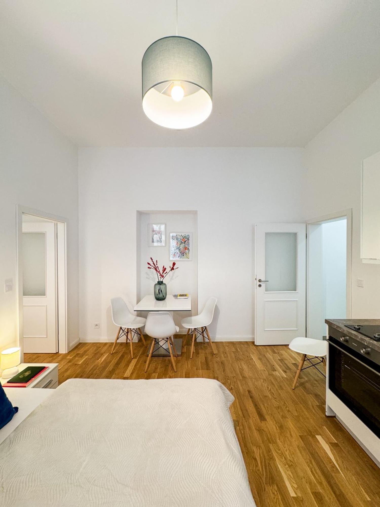 Turnkey I Wenceslas Square Apartments Praag Kamer foto